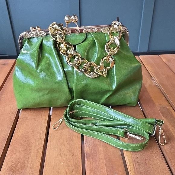 Elegant Green Bag With Gold Chain - Picture 10 of 10